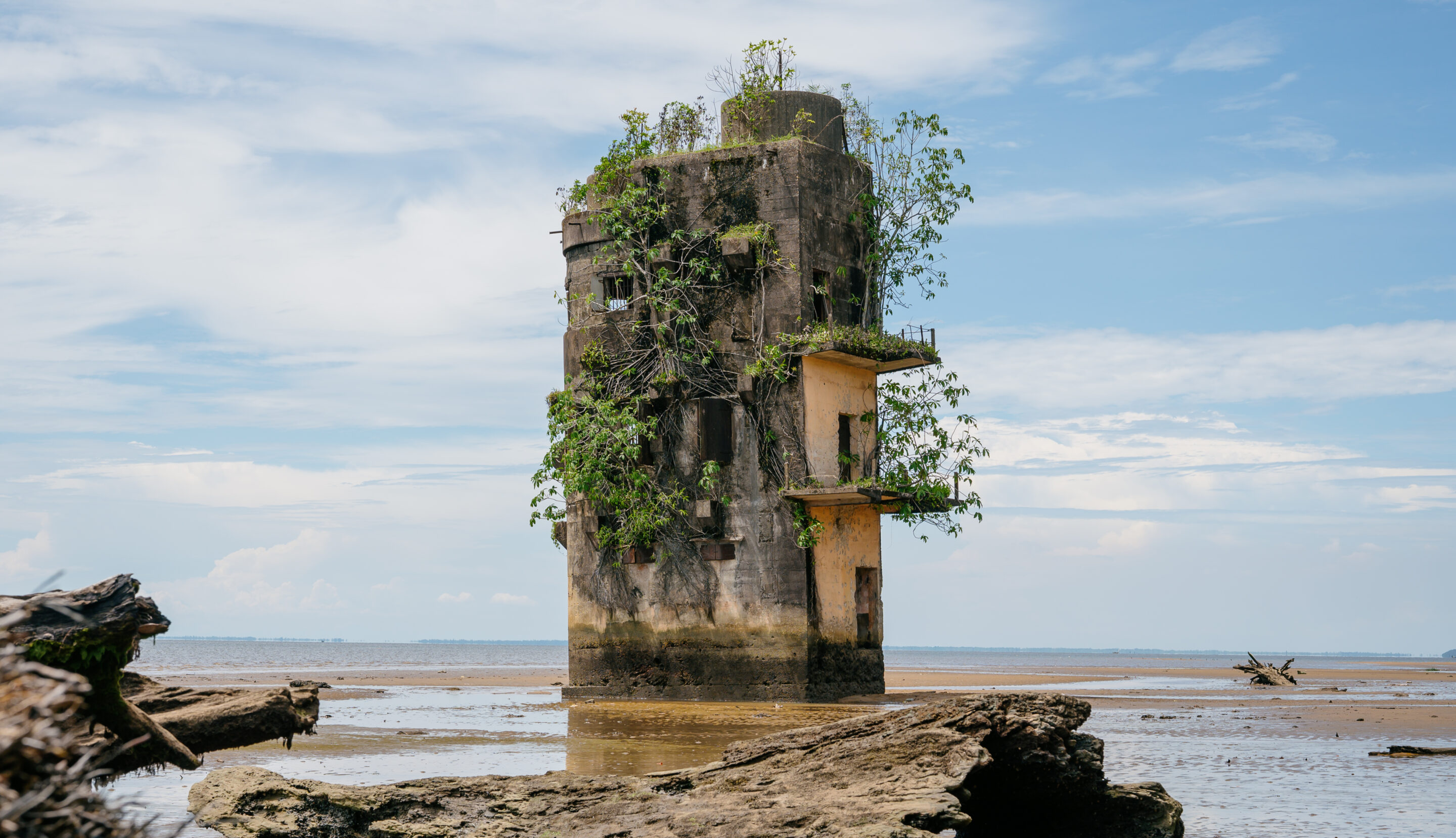 The Abandonned Jail on Manoka Island.